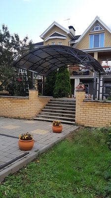 Навес из поликарбоната арочный для лестницы